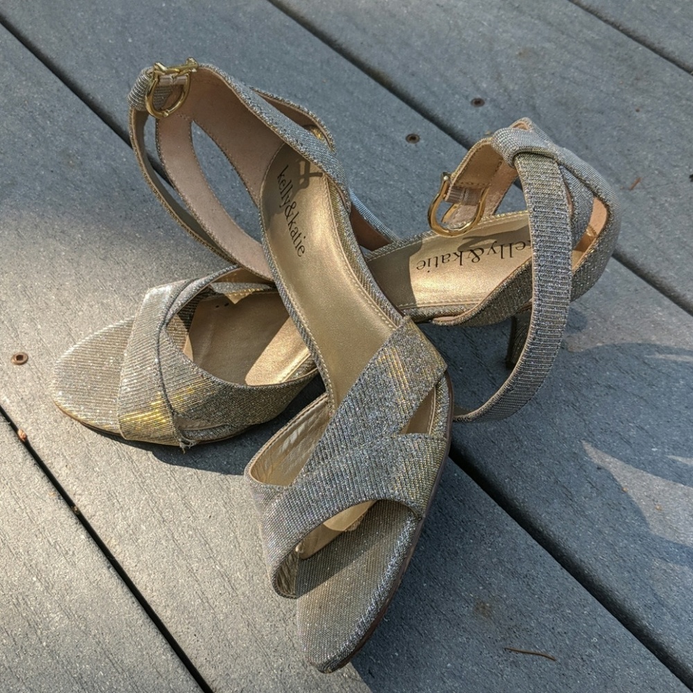 Kelly & Katie ankle strap heels, metallic size 8
